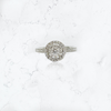 anillo de compromiso de oro blanco de 18K con diamantes