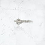 Anillo Roseta con Medio Cintillo L