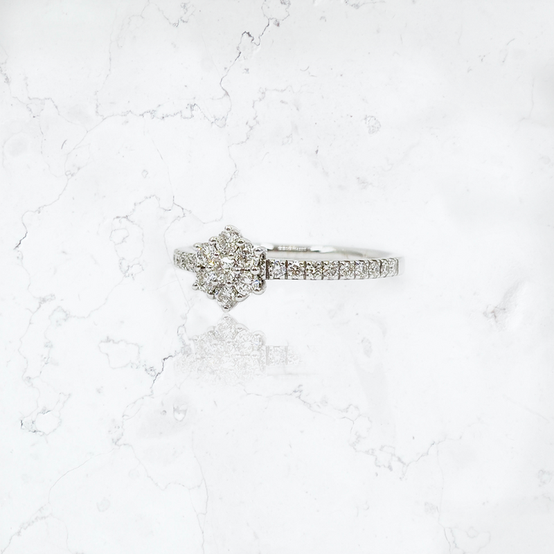 Anillo Roseta con Medio Cintillo L
