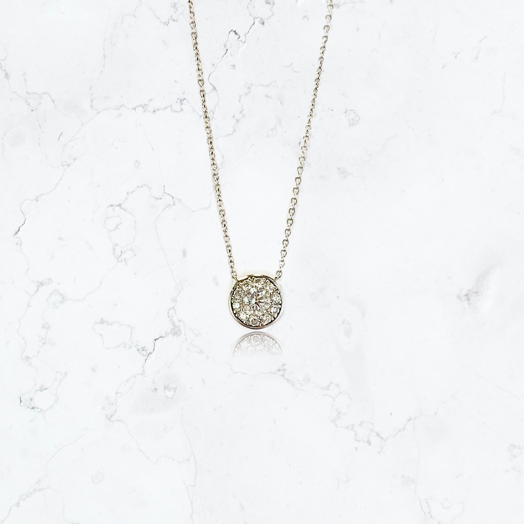 COLLAR PUNTO DE LUZ DE ORO BLANCO BOTON DE DIAMANTES