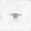 anillo de oro blanco de 18K con diamantes