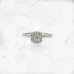 anillo de oro blanco de 18K con diamantes