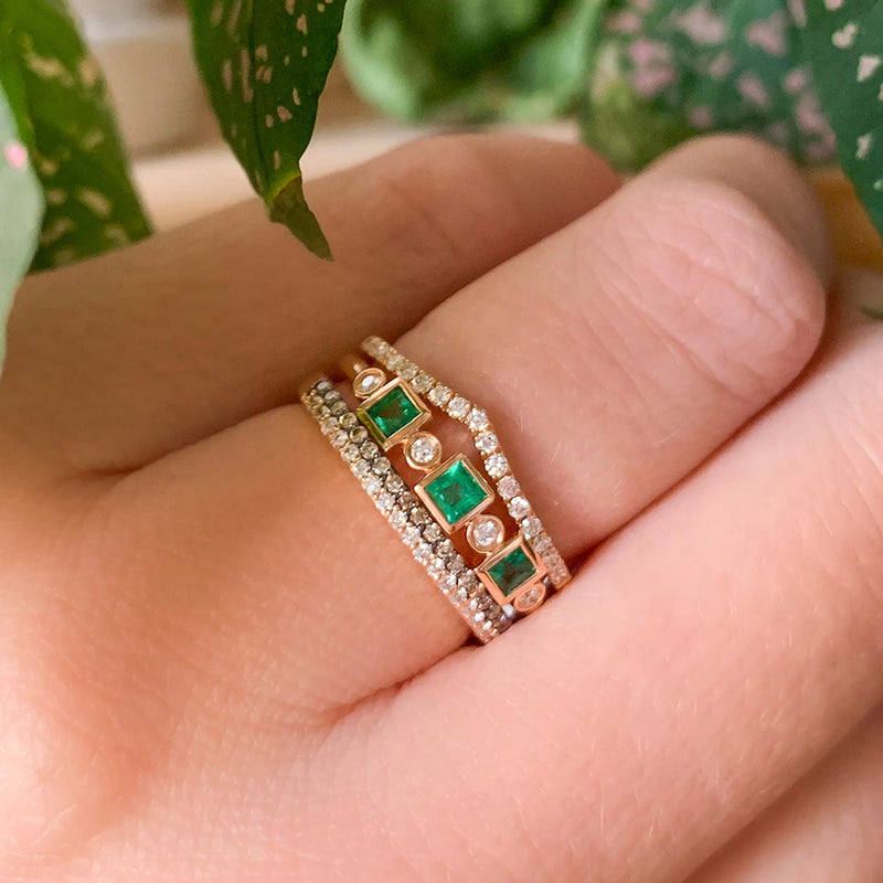 Anillo con esmeraldas