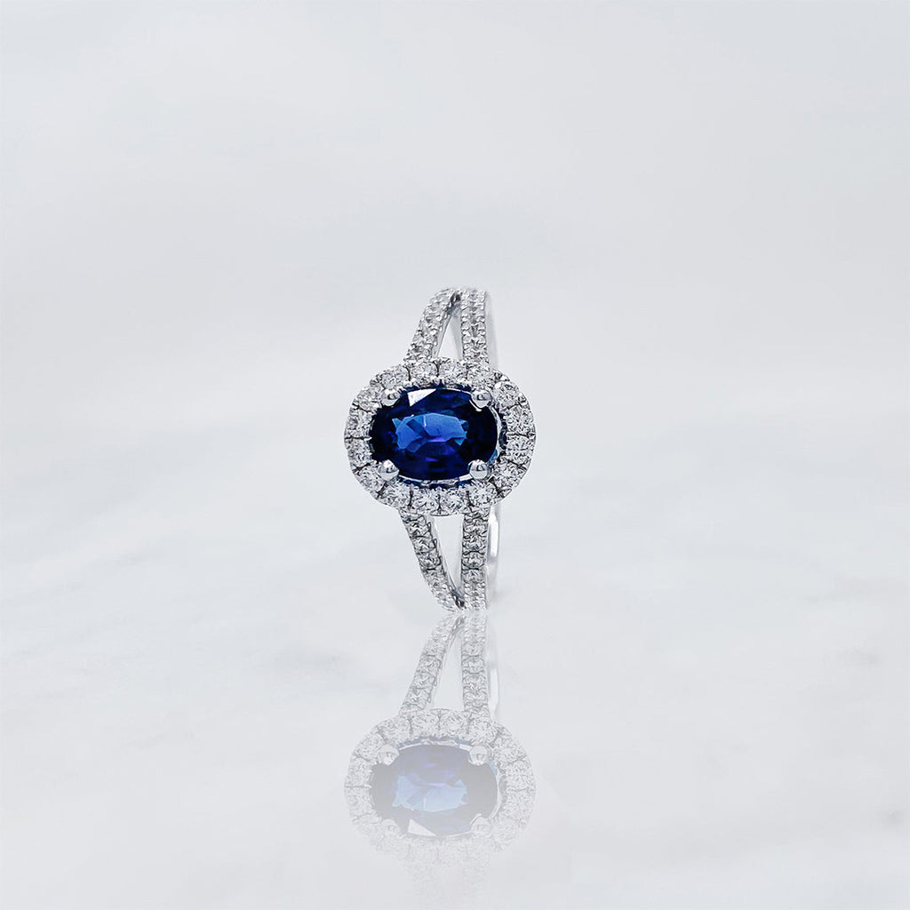 Anillo Zafiro Azul y Diamantes